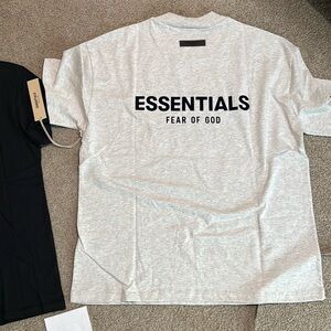 Essential T-shirt, black size S men
The gray no longer available  in black
